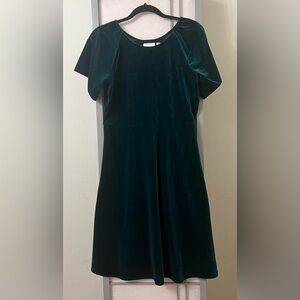 NWT Women's Dark Green Velour Short Sleeve Midi Children’s Place Holiday Dress